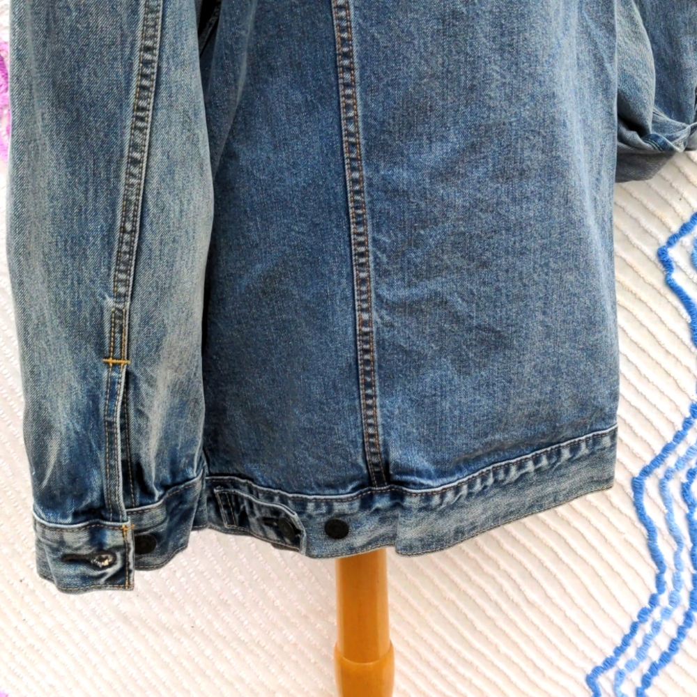 Levi's Ex Boyfriend Trucker Jean Jacket - Picture 9 of 11